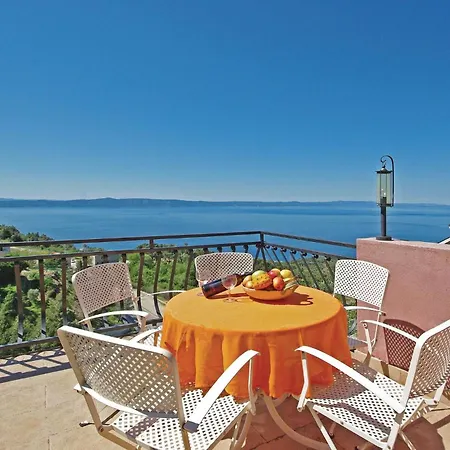 Amazing Home In Tucepi With Jacuzzi Tucepi
