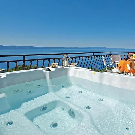 Amazing Home In Tucepi With Jacuzzi