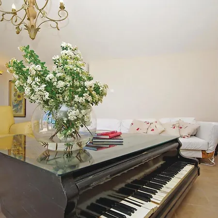 Amazing Home In Tucepi With Jacuzzi Holiday home *