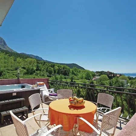 Amazing Home In Tucepi With Jacuzzi Holiday home Tucepi