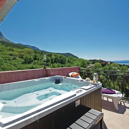 Amazing Home In Tucepi With Jacuzzi *