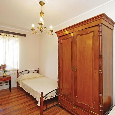 Amazing Home In Tucepi With Jacuzzi Holiday home Tucepi