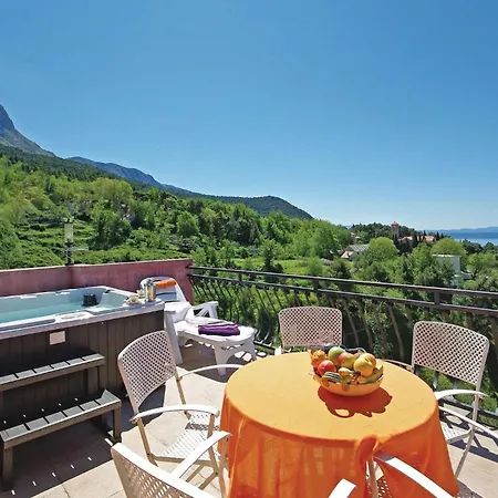 Amazing Home In Tucepi With Jacuzzi * Tucepi