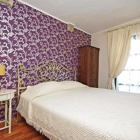 Amazing Home In Tucepi With Jacuzzi Tucepi