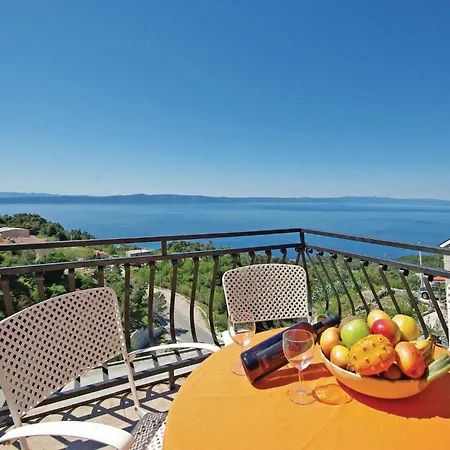 Amazing Home In Tucepi With Jacuzzi Tucepi