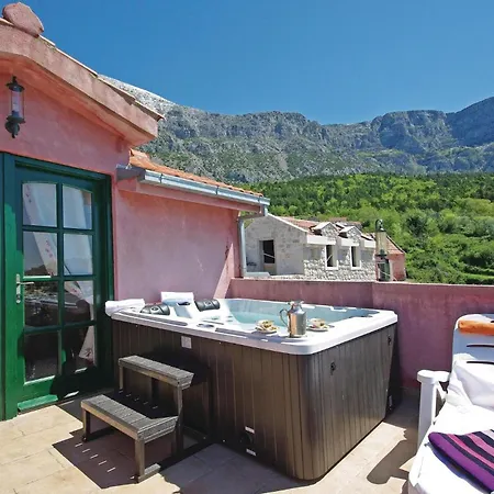 Amazing Home In Tucepi With Jacuzzi * Tucepi